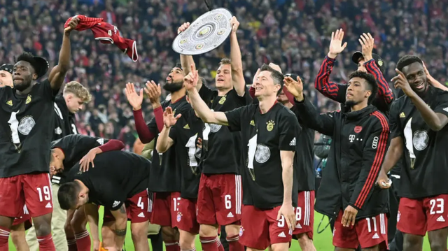 德甲赛程吃紧；埃因霍温转会期单刀错失；震撼外界；阵容厚度经受考验的简单介绍