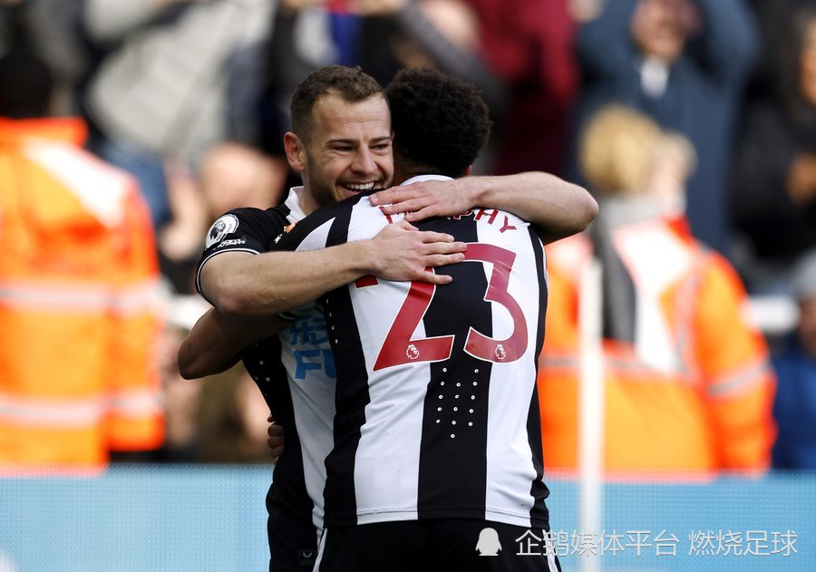  关键时刻英超传出新动向，拜仁慕尼黑内部沟通，管理层表态——底气十足，临场指挥获称赞