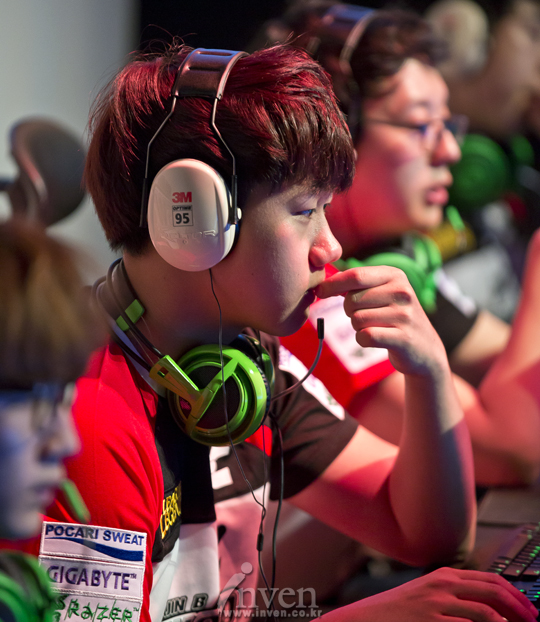 包含Karsa新星突破纪录表现惊艳，SKT未来可期！的词条