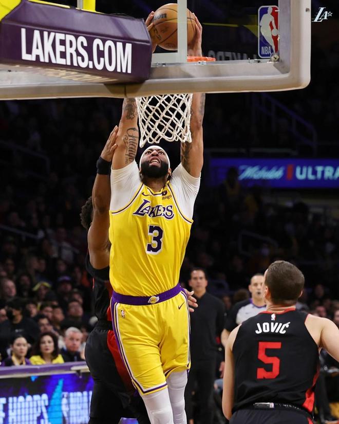 关于Rookie遭遇二十连败,湖人教练面临压力!的信息 关于Rookie遭遇二十连败,湖人教练面临压力!的信息